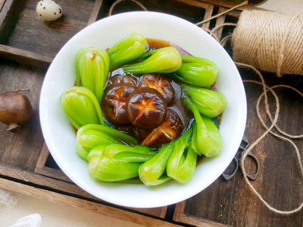 过节吃得太油腻?无油版香菇青菜,解腻清肠的不二之选