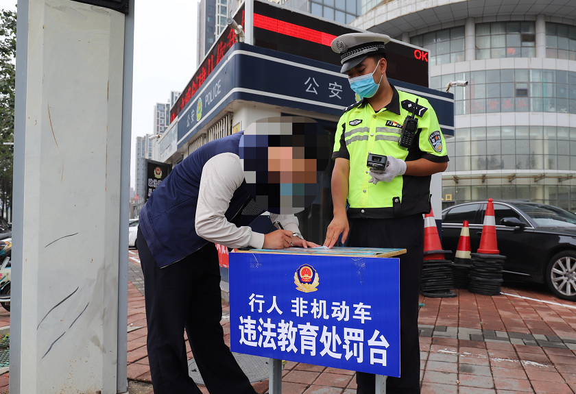 交警队招聘_深圳交警大队诚聘300名交通协管员,专业不限,经验不限(2)