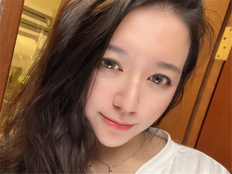 导演欠她六万块钱没有支付,却还威胁,所以李妍瑾感觉到非常害怕,在