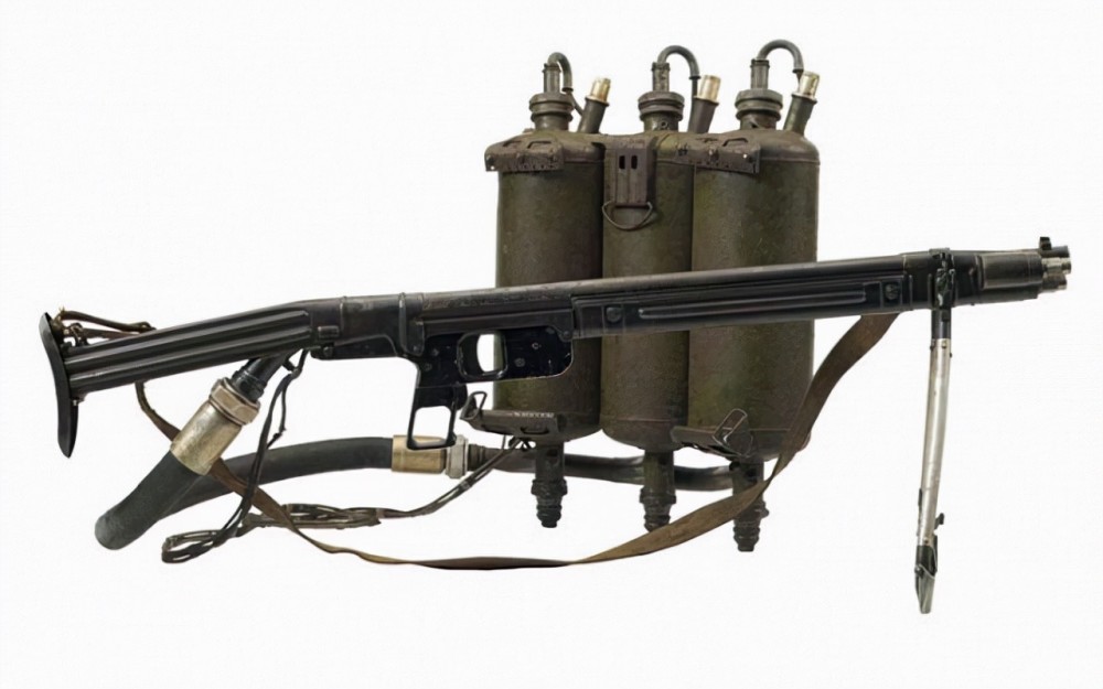 58式火焰喷射器的性能不过,美制m2火焰喷射器作为一款诞生于二战时期