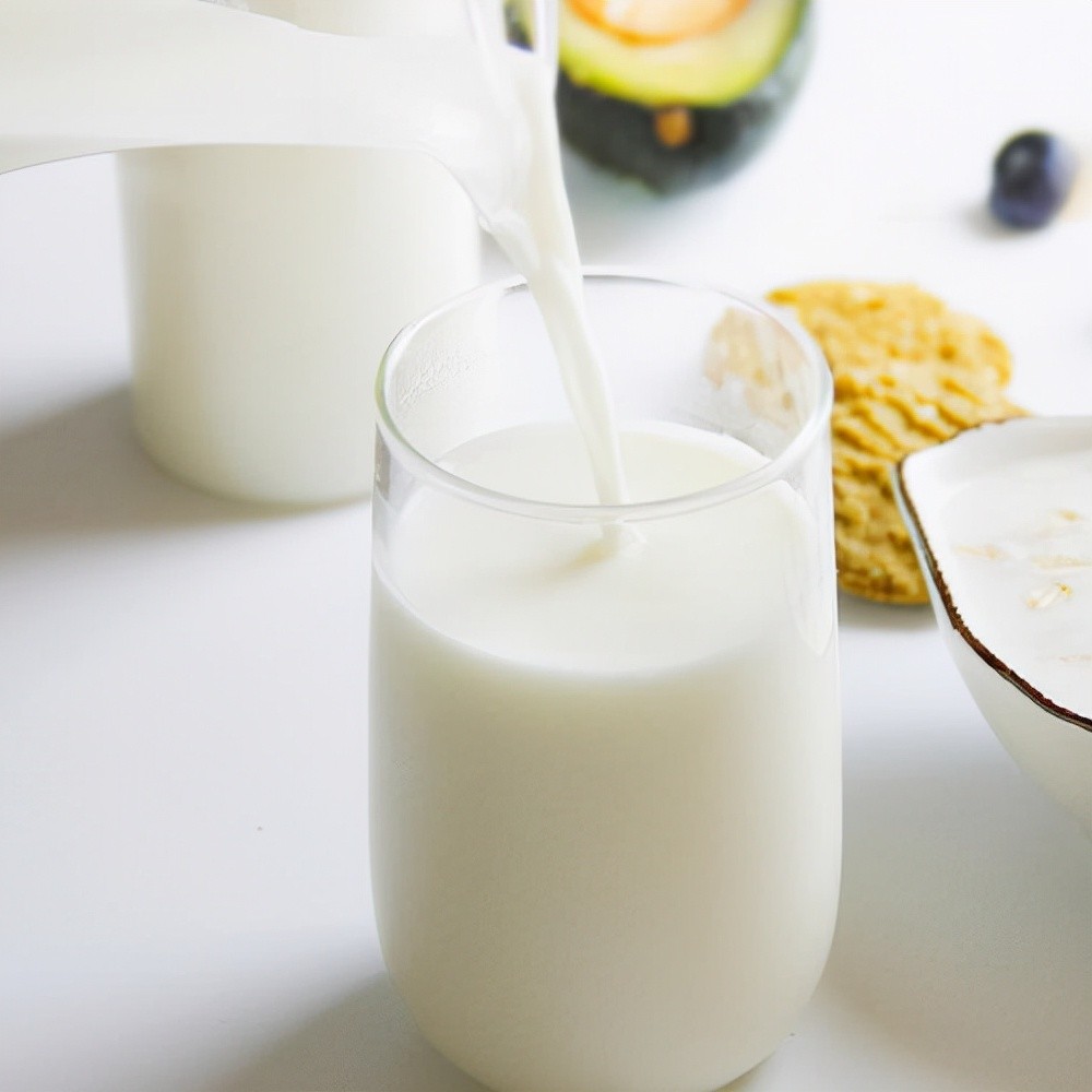 喝牛奶最好,早上还是晚上?