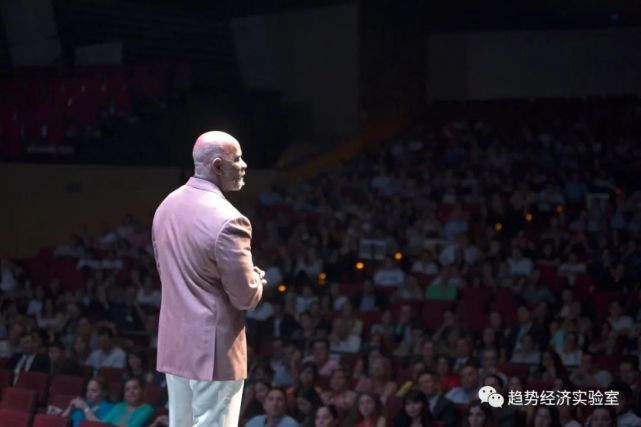 华尔街的黑人传奇克里斯加德纳chrisgardner