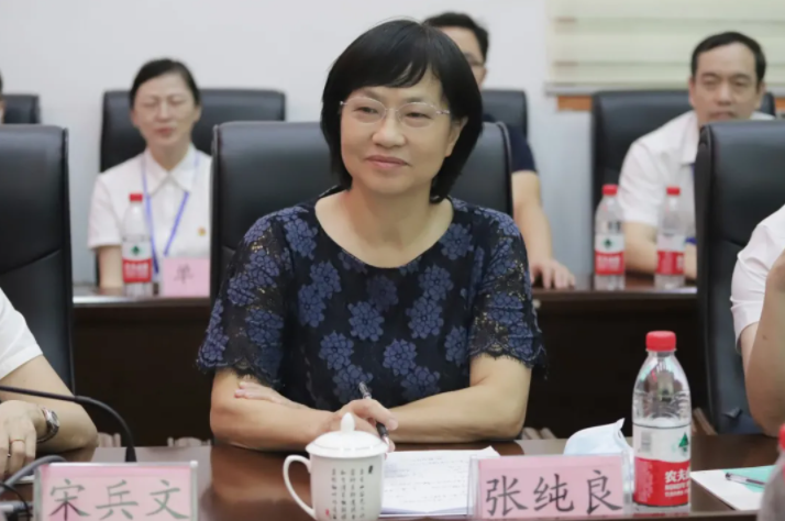 张纯良代表株洲市卫健委对此次专题座谈会在株洲的召开表示感谢,并