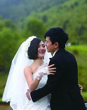 张杰谢娜晒照庆祝结婚十周年,粉丝笑言:是当年结婚时的存货吧
