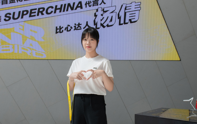 杨倩签约小米civi代言人雷军点赞了不起的00后此前签下苏炳添