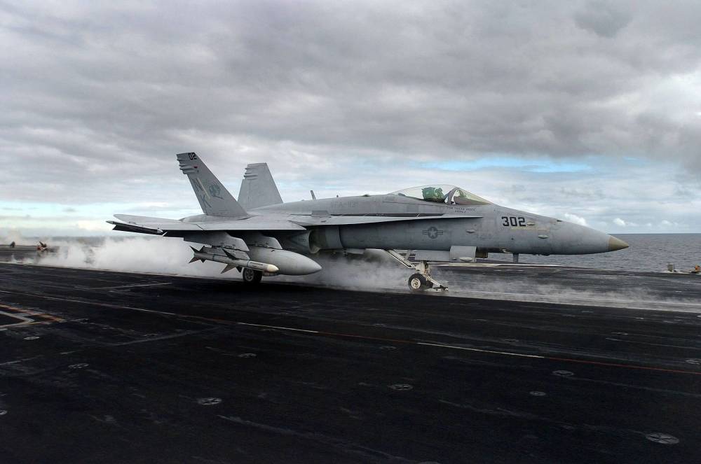 美国海军航母现役舰载机的霸主:f-18战斗机
