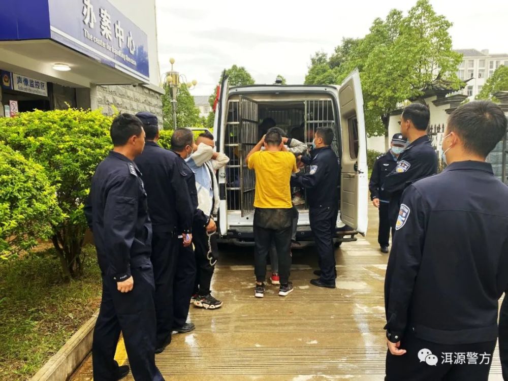 洱源警方捣毁一个野外流动赌博窝点,抓获涉赌人员41人