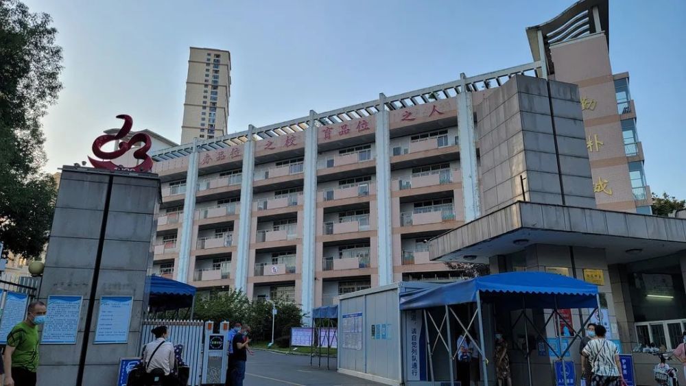 武汉市三高,汉阳区最好的高中,新校区位于四新北路与凤仪路交汇处