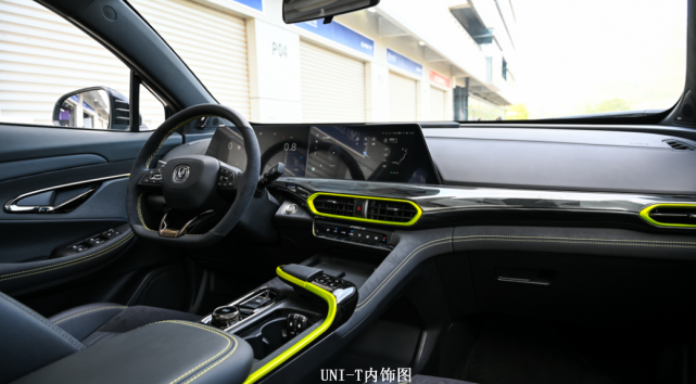 长安uni-v图片内饰,长安uni-t内饰图片 和奥迪a7尾部相似,还带升降尾翼,长安uni-v谍照曝光