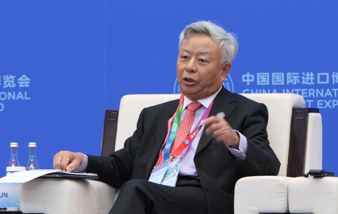 两年之后,金立群喜得千金独生女金刻羽.