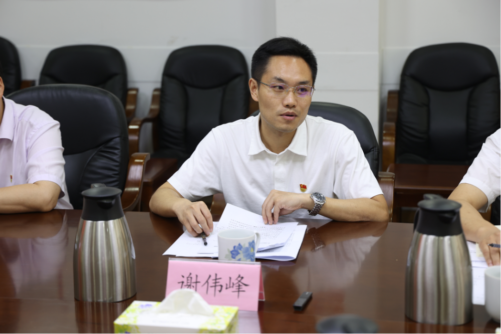 谢伟峰调研区委政法委工作