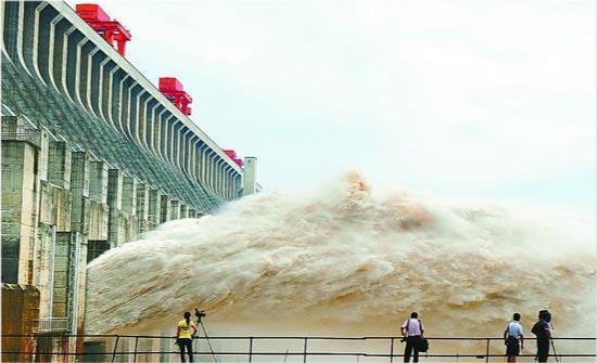 三峡大坝如果要把水放光,需要多长的时间?