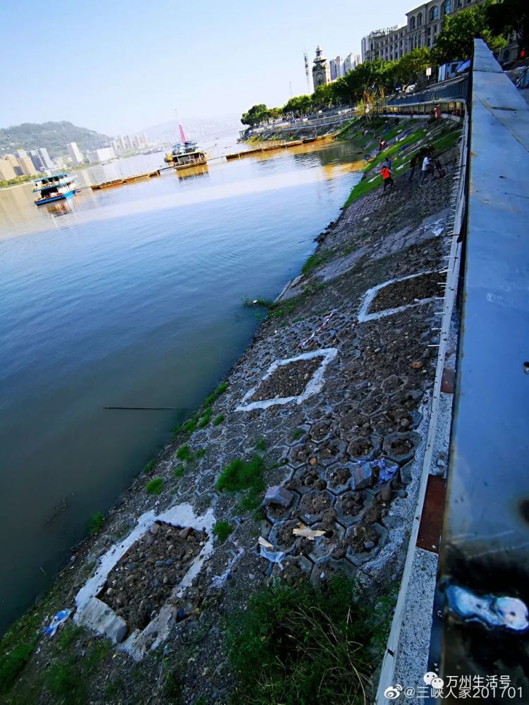 万州区北滨路十七码头观景台正在如火如荼建设中
