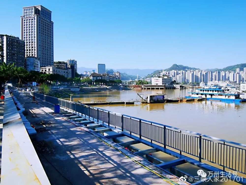 万州区北滨路十七码头观景台正在如火如荼建设中