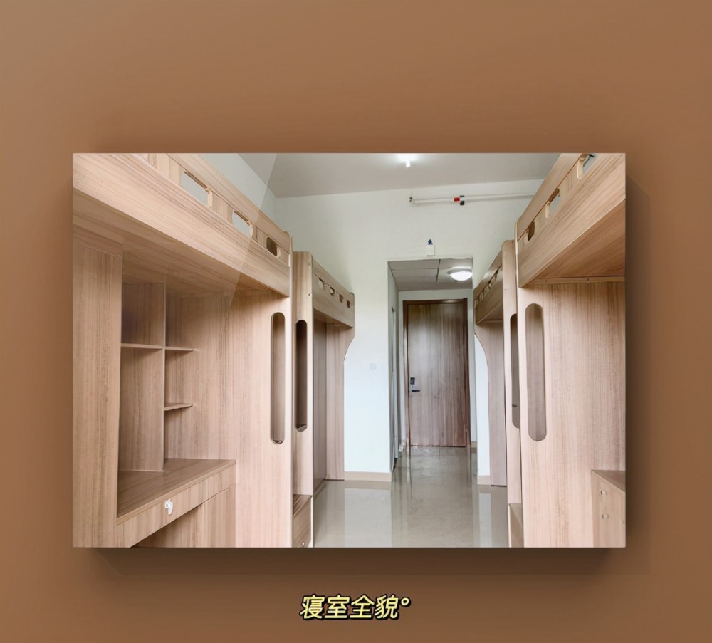 温州商学院的宿舍的门采用的是密码锁,宿舍内部的床铺都是采用的原木