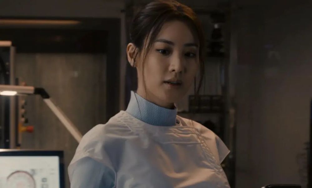 过的颜值相当不低的配角"赵博士,在电影中也是"再生摇篮"的研发者,这