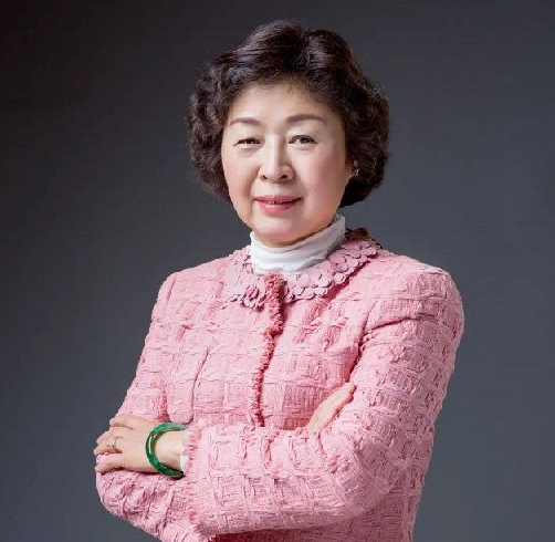 女首富张茵入美籍,曾经一年赚中国70亿,破坏环境后选择移民美国