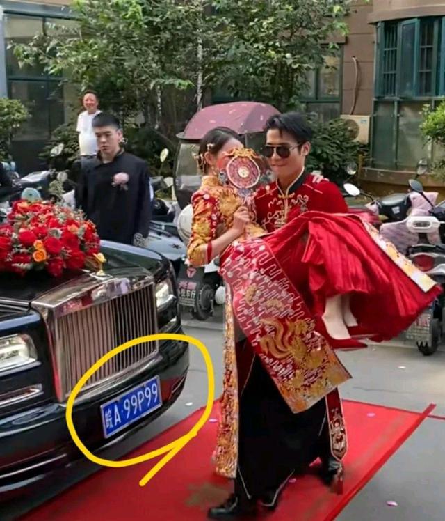 网红疯狂小杨哥大哥结婚父亲答应戒网所有手续一应俱全