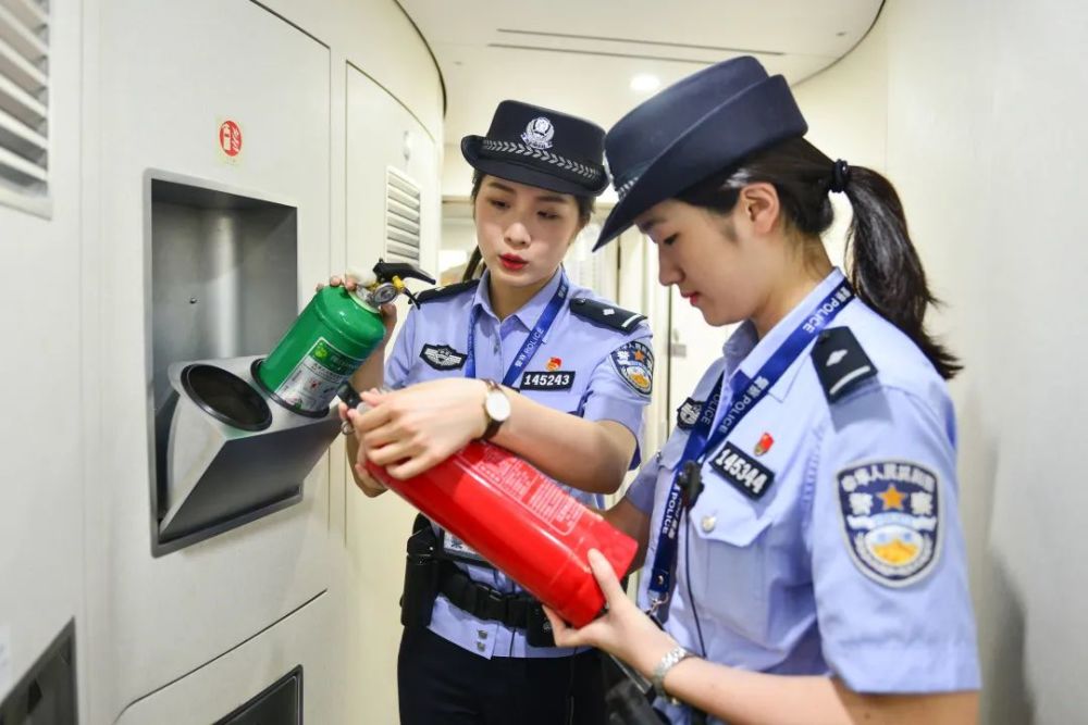 一线传真福港高铁女子乘警队好飒