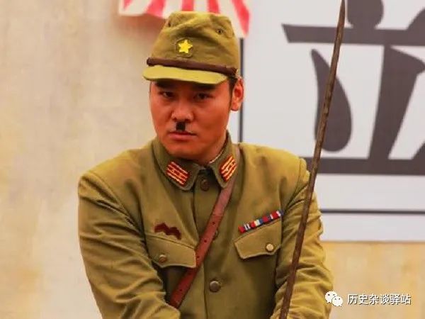 "丑陋气质"永存!二战日本陆军制服三次"变迁",模仿的德国?