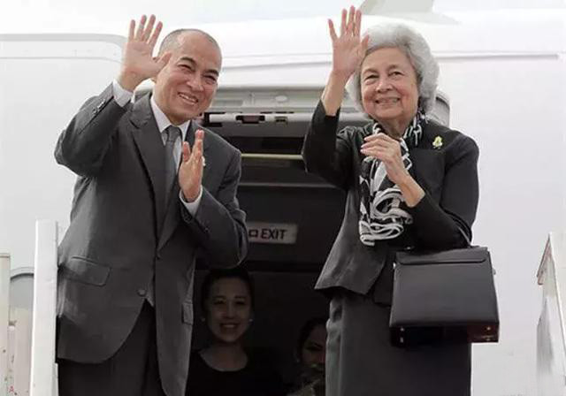 苏提达王后很像莫尼列太后,只是莫尼列太后比她多了一个好儿子