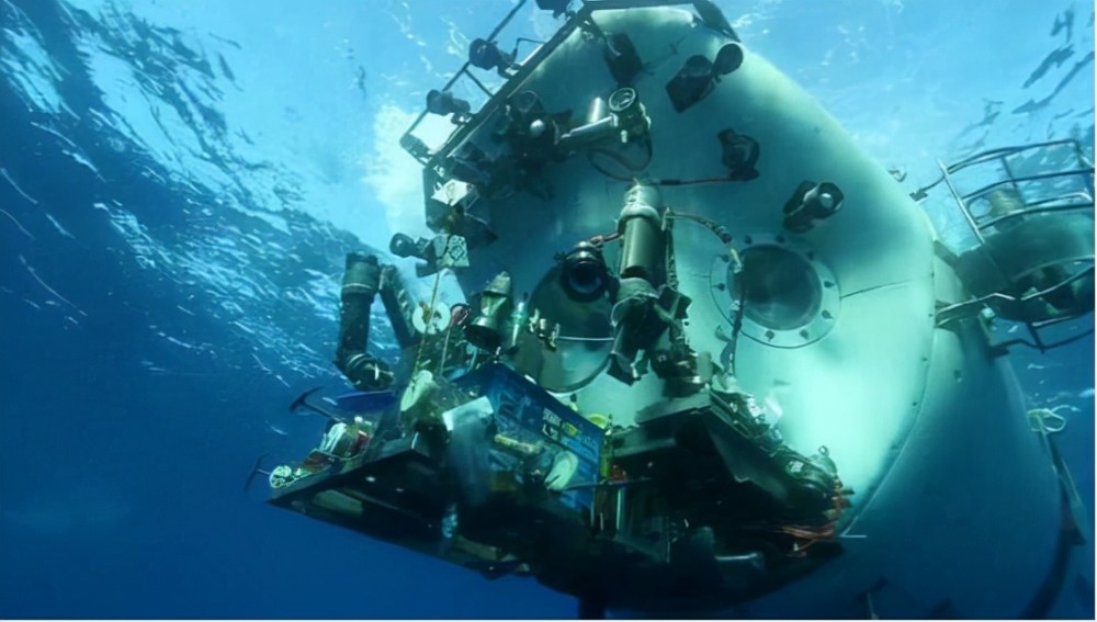 图为深海探测器