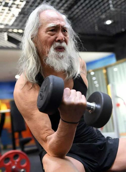 "最酷老大爷"王德顺,57岁后沉迷健身,80多岁练就一身腱子肉