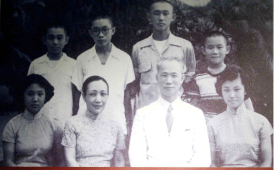 黄埔名将陈诚:抛弃未生育的原配,娶宋美龄干女儿,连生两女四子