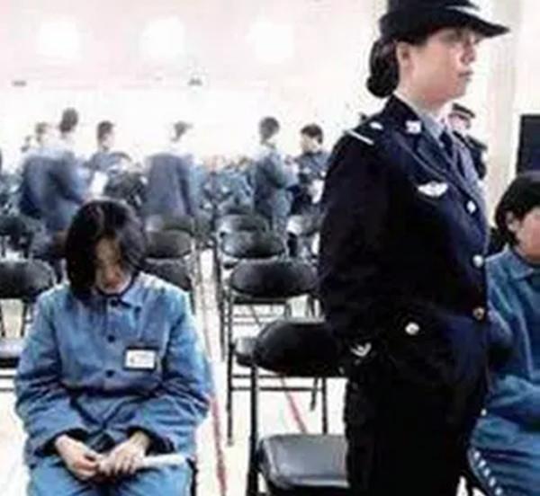 在狱母亲担心女儿安危,请求警方帮忙调查,却得知女儿已经遇害了