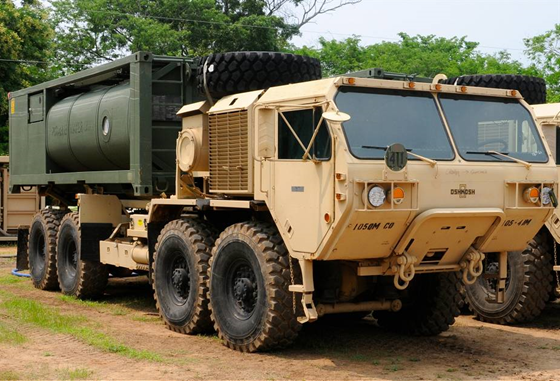 美陆军采购多款重型高机动战术卡车和重型装备运输车