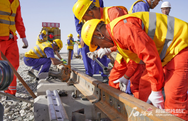 476公里,是国家重点铁路工程,于2018年底开工建设.