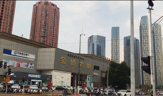 郑州大上海城投资15亿经历14年辉煌,却不经意间淡然谢幕,为什么