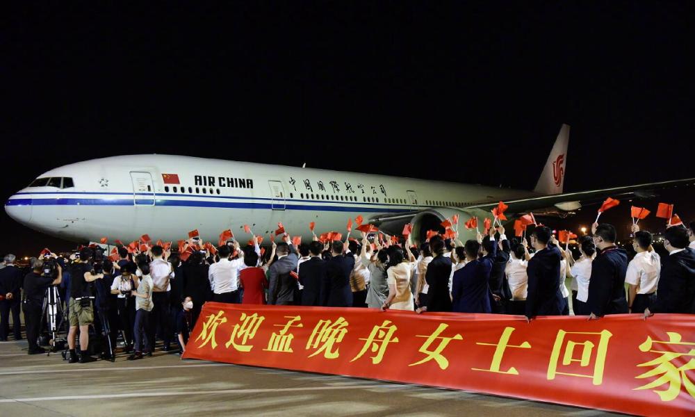 为何不直飞深圳?孟晚舟专机绕飞北极借道俄罗斯,台媒嗅到不寻常