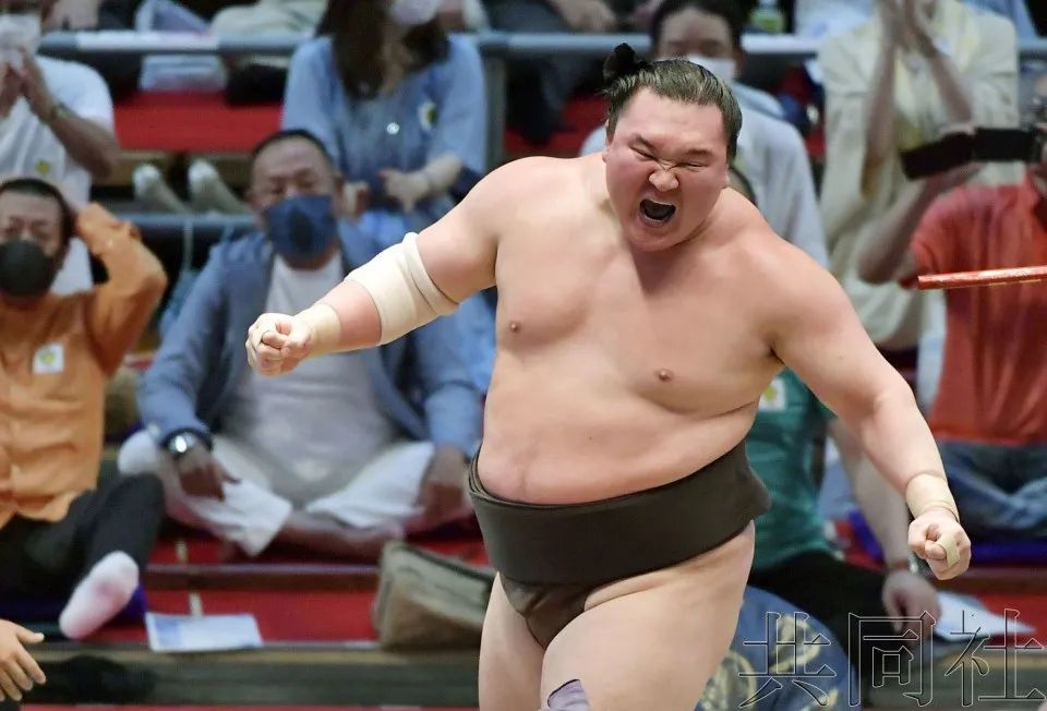 【今日头条】相扑史上夺冠次数最多的横纲白鹏决定退役