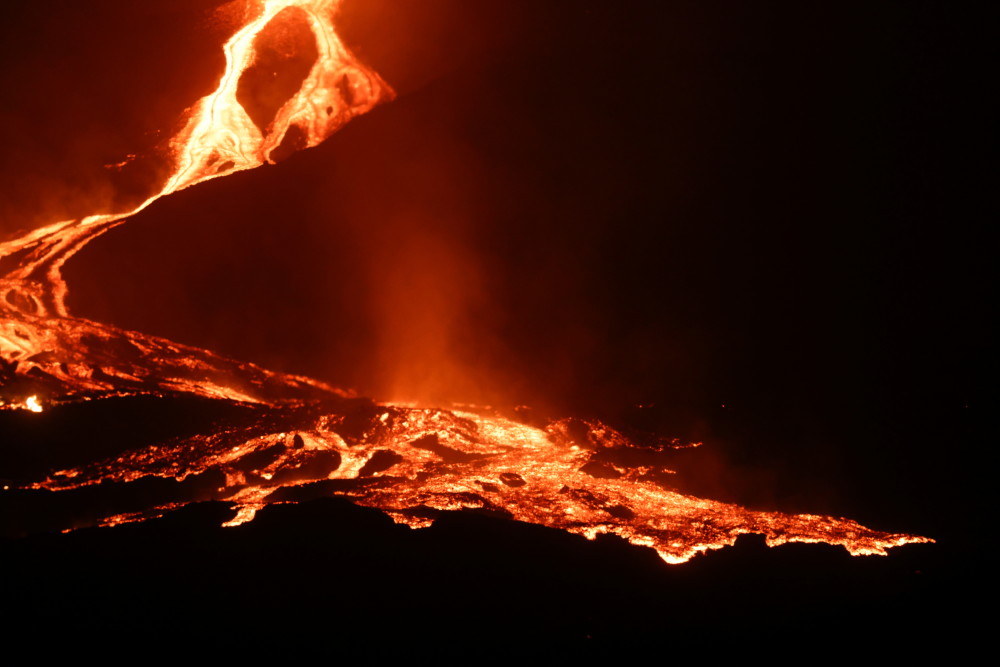 (外代二线)西班牙:拉帕尔马岛火山持续喷发(2)