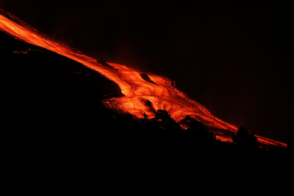 (外代二线)西班牙:拉帕尔马岛火山持续喷发(2)