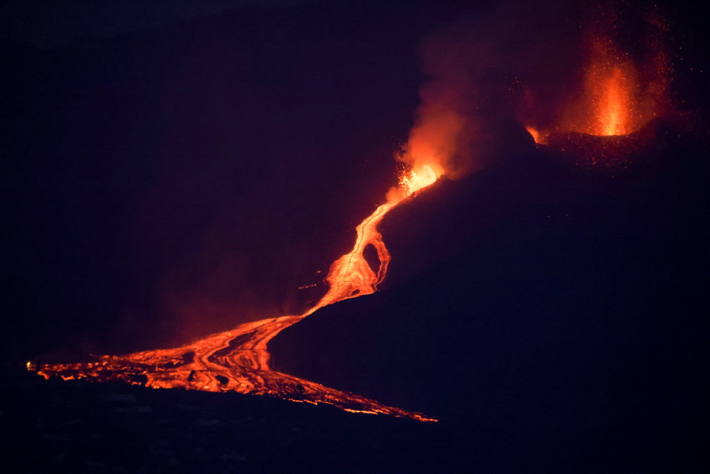 (外代二线)西班牙:拉帕尔马岛火山持续喷发(2)