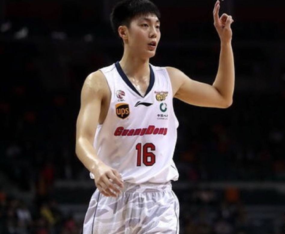 cba球星之阳光少年胡明轩——跨越大半个中国的追梦之路