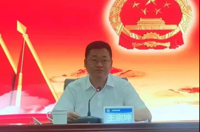 区委政法委书记王宗坤对嘉陵检察近年来为辖区平安稳定,经济发展做出