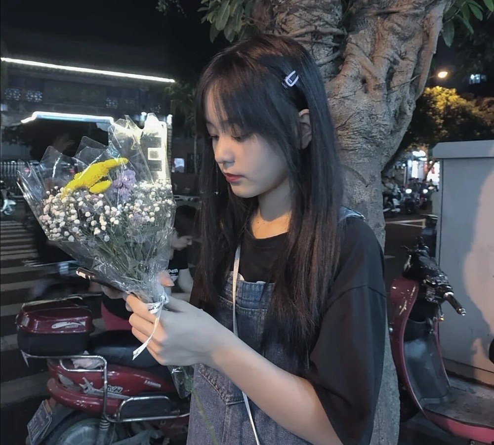 宝藏女头‖总有人笨到网恋也很认真
