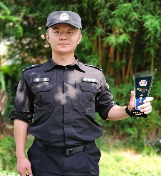 教官风采|西山巡特警李佳骏:能文能武,又酷又帅!