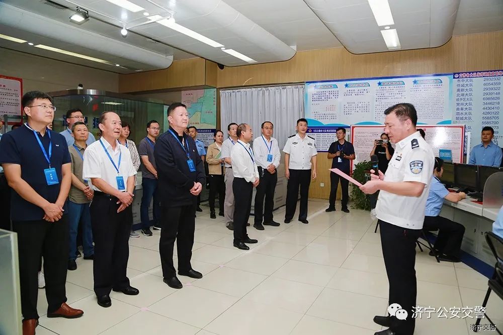 济宁市重点项目挂图作战评审团观摩交警支队智能交通项目建设工作