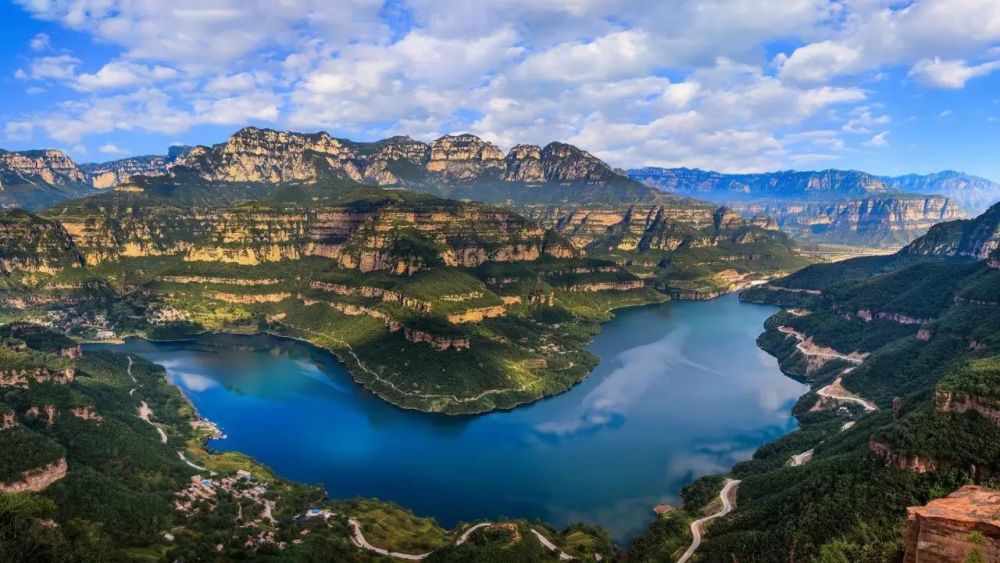 河南一处是国家重点风景名胜区的大峡谷,海拔800-1736