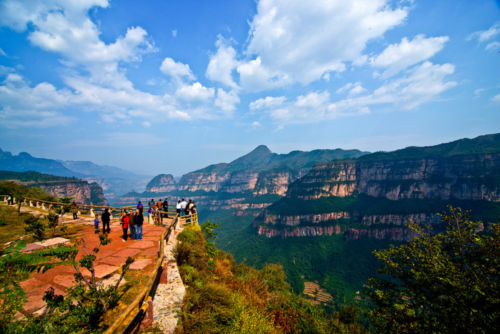 河南一处是国家重点风景名胜区的大峡谷,海拔800-1736