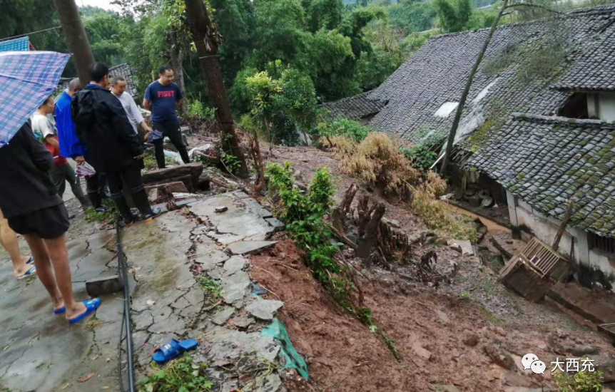 近日西充常林镇遭遇大雨雨势一直无减弱趋势