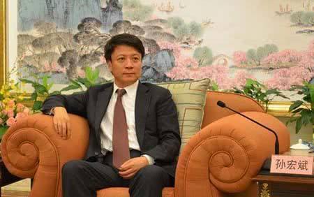 借50万给员工创业,还把生意卖给员工,如今员工身家千亿他才50亿
