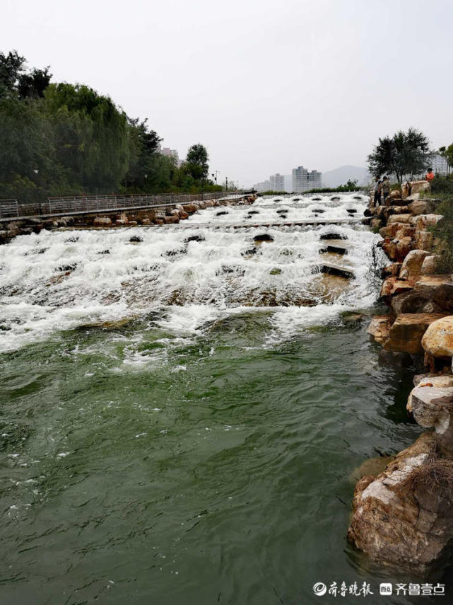 济南孟家水库雨后风卷云舒犹如水墨画