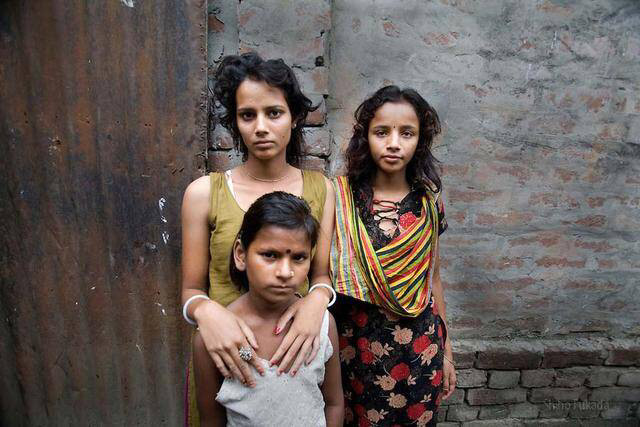 孟加拉国年轻女孩前天还是一个孩子第二天就变成了妻子
