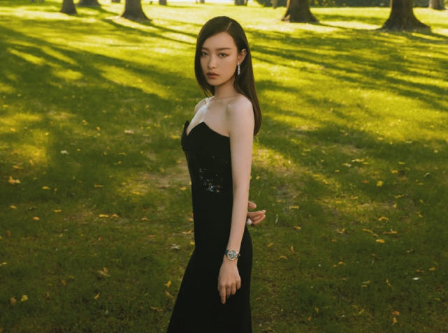 9月29日,就又有一位娱乐博主翻出了一组倪妮以前的写真照片,短短3个