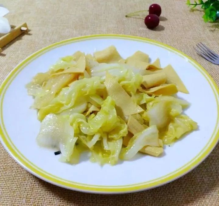 而用百叶与大白菜一起下锅炒,就是黄金搭档.